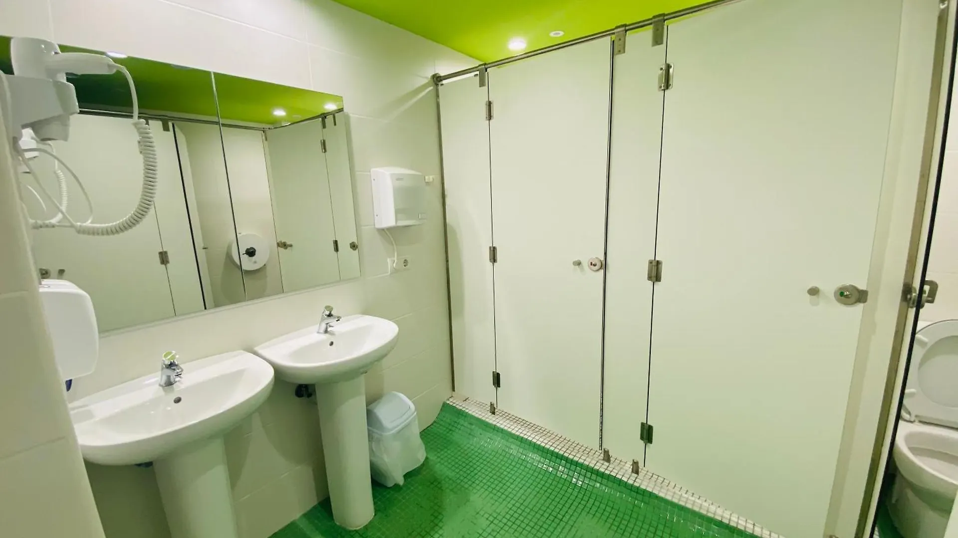 We Street Hostel - El Arenal-Albergue Juvenil El Arenal