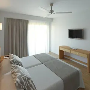 Elegance Playa Arenal Iii Hostal