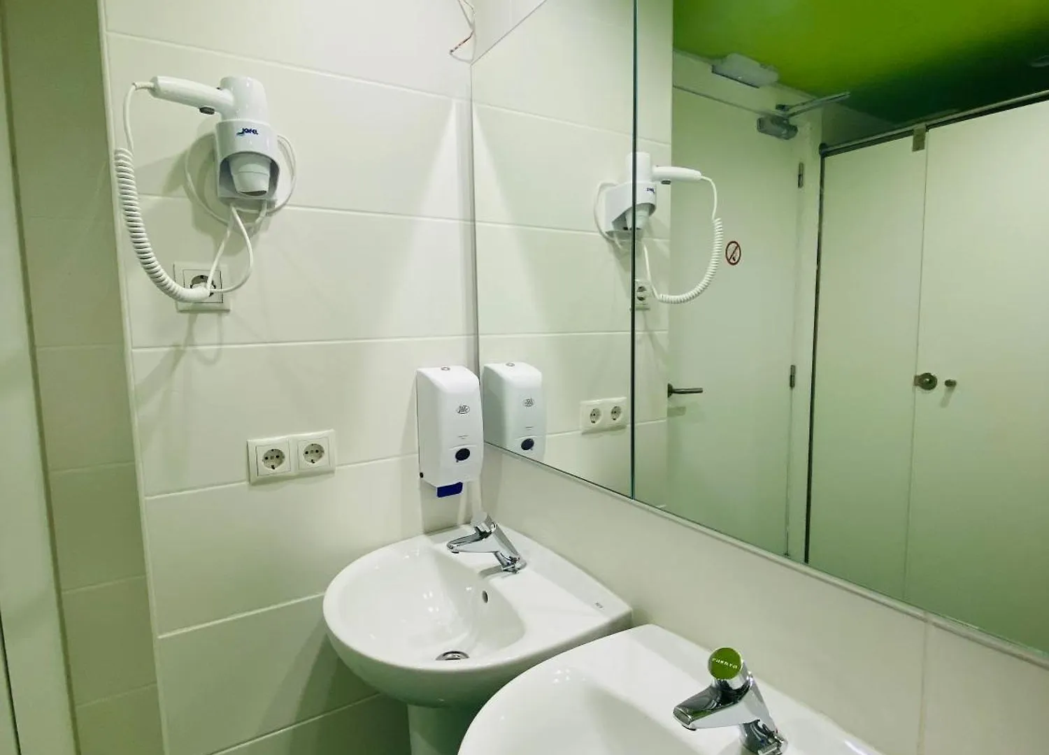 We Street Hostel - El Arenal-Albergue Juvenil El Arenal